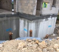 L'enduit des murs enterrés devrait être posé dans la semaine afin de pouvoir remblayer