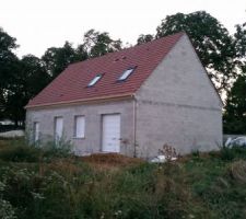 Vue de loin de l'arrière de la maison