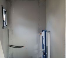 Toilette et placard rdc