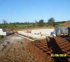 Préparation de la dalle et premiers aglo pour le garage