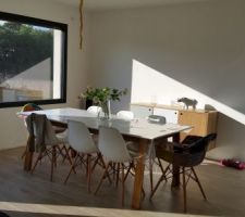 Coin salle à manger 48h après le déménagement.