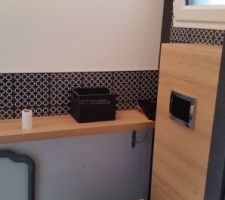 WC du rdc reste plus qu'à poser le lave mains et cacher les tuyaux