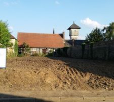 Terrain, apr&egrave;s le nettoyage et destruction du mur.