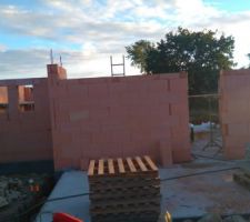 Fa&ccedil;ade nord, porte vers le cellier, futur emplacement du garage