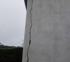 Réparation des fissures extérieures sur les quatre faces de la maison