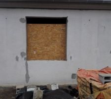 Fissures a réparer...et bouchage avec du mortier face avant.