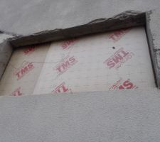 Mise en application d'un enduit de finition plus ciment blanc afin de cacher la misère en attendant