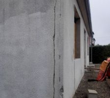Réparation des fissures extérieures sur les quatre faces de la maison