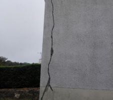 Fissures a réparer...