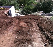 Apres avoir deplace les gravas de la voie