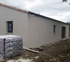 Enduit commencée de blanc reste le gris