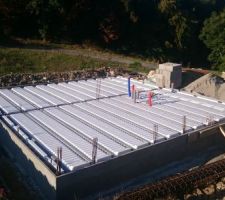Prêt à réceptionner le plancher chauffant avant de pouvoir couler la dalle ;)
