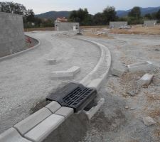 Pose des égouts pluviaux et fin des bordures de trottoirs