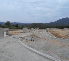 Pose des égouts pluviaux et fin des bordures de trottoirs