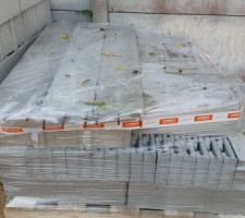 Et oui grosse surprise !! des parpaings !! je n'y croyais plus :)