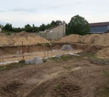 Effectivement le ma&ccedil;on a commenc&eacute; le vide sanitaire.