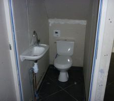 Les toilettes du bas