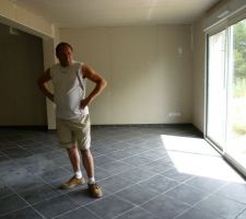 Le salon (avec le plombier)