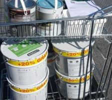 Peinture achetée
Plafond, murs et escalier...
Reste les coloris pour les chambres :)