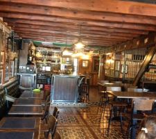 Le loft est devenu un bar