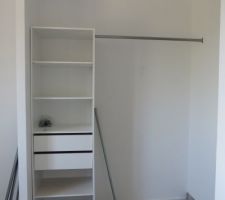Installation des aménagements de placard