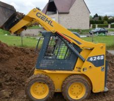 Sur cette photo il s'agit De remplir le sous bassement
vidéo remplissage du sous bassement sur youtube ici : https://youtu.be/olUJUSMGoa4
Vous y trouverez également ma playlist comment construire de A à Z.
Alors à bientôt