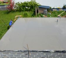 Sur cette photo il s'agit De couler la dalle béton 
vidéo pour couler la future dalle béton sur youtube ici : https://youtu.be/BW_QLHXgM7w 
Vous y trouverez également ma playlist comment construire de A à Z.
Alors à bientôt