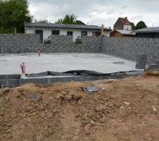 Sur cette photo il s'agit du 2 &eacute;me jour de ma&ccedil;onnerie 
vid&eacute;o pour la ma&ccedil;onnerie jour 1 sur youtube ici : https://youtu.be/bWdrMk1nSYw 
Vous y trouverez &eacute;galement ma playlist comment construire de A &agrave; Z.
Alors &agrave; bient&ocirc;t