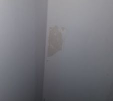 Beaucoup de bandes a refaire de A à Z (manque de matière, angle mal fait et bande qui se décolles).

plein le cul!