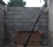 Vue du mur du dressing cot&eacute; dressing