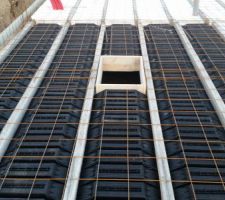 Ah ! plus que la dalle &agrave; couler ;) &ccedil;a fait plaisir de voir que &ccedil;a avance ;)