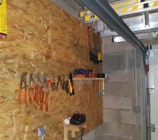 Début de l'accrochage des outils