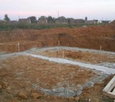 Enfin un début après un mois de retard