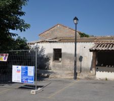1er jour de démolition préparation de la mise en sécuriter du perimètre.