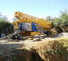 A y est, la grue est démontée, on va pouvoir reprendre le terrassement...