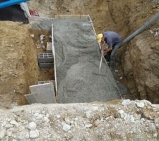 C'est reparti pour le coulage des fouilles de la jardinière et des murs de soutènement