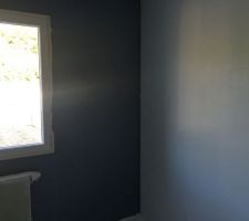 Chambre du bas, il reste le papier peint &agrave; poser mais on le fera plus tard apr&egrave;s l'emm&eacute;nagement, c'est pas la priorit&eacute;!