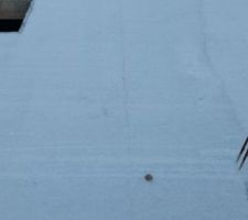 Une autre fissure mais cette fois-ci au niveau du futur garage et celle-ci est plus longue que les autres elle fait la moitié de la maison. Idem, est ce normal ?