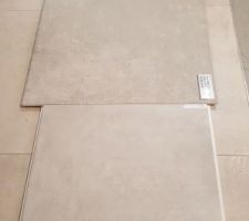 Carrelage effet béton pour les pièces à vivre et salle de bain - Assorti avec celui de la terrasse couverte