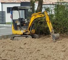 Défonçage du terrain a la minipelle sur 40cm de profondeur environs