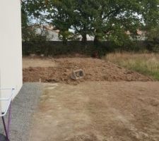 Défonçage du terrain a la minipelle sur 40cm de profondeur environs