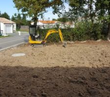 Défonçage du terrain a la minipelle sur 40cm de profondeur environs