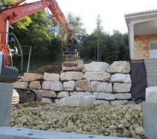 L'enrochement prend forme