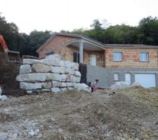 L'enrochement prend forme