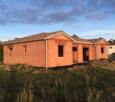 Ne fait que 95m2 et de l'extérieur l'impression qu'elle en fait beaucoup +