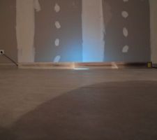 Contrôle de la pose du carrelage réalisé par mes soins... 
chacun se fera une idée de la pose du carrelage par l'EURL "RC2B" à ABBECOURT (02)....