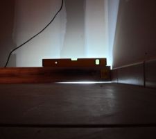 Contrôle de la pose du carrelage réalisé par mes soins... Là tel qu'il est et la photo suivante l'auteur à laquelle il devrait être.....
chacun se fera une idée de la pose du carrelage par l'EURL "RC2B" à ABBECOURT (02)....