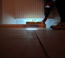 Contrôle de la pose du carrelage réalisé par mes soins... Là tel qu'il devrait être.....
chacun se fera une idée de la pose du carrelage par l'EURL "RC2B" à ABBECOURT (02)....
