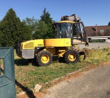 Le Mecalac du terrassier pour le d&eacute;souchage