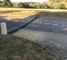GRDF a fait installer un tabouret en limite de propriété. Le résultat n'est pas "top" pour la route?